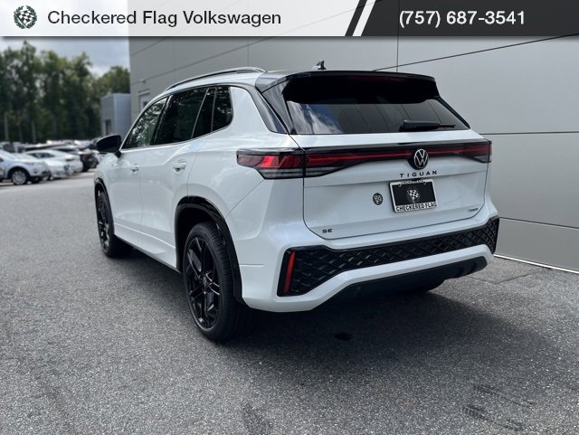 New 2025 Volkswagen Tiguan SE R-Line image 18