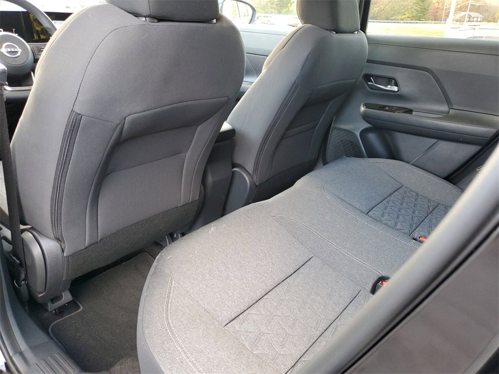 Used 2025 Nissan Kicks SV image 11