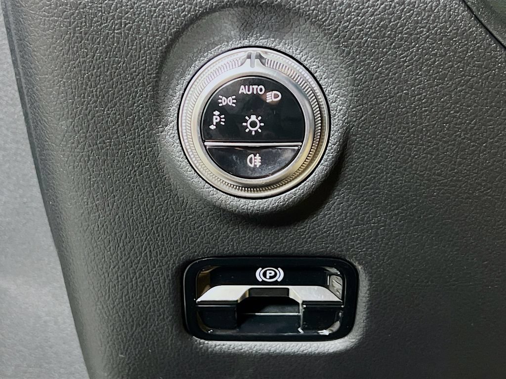 Used 2026 Mercedes-Benz C 300 4MATIC Sedan image 11