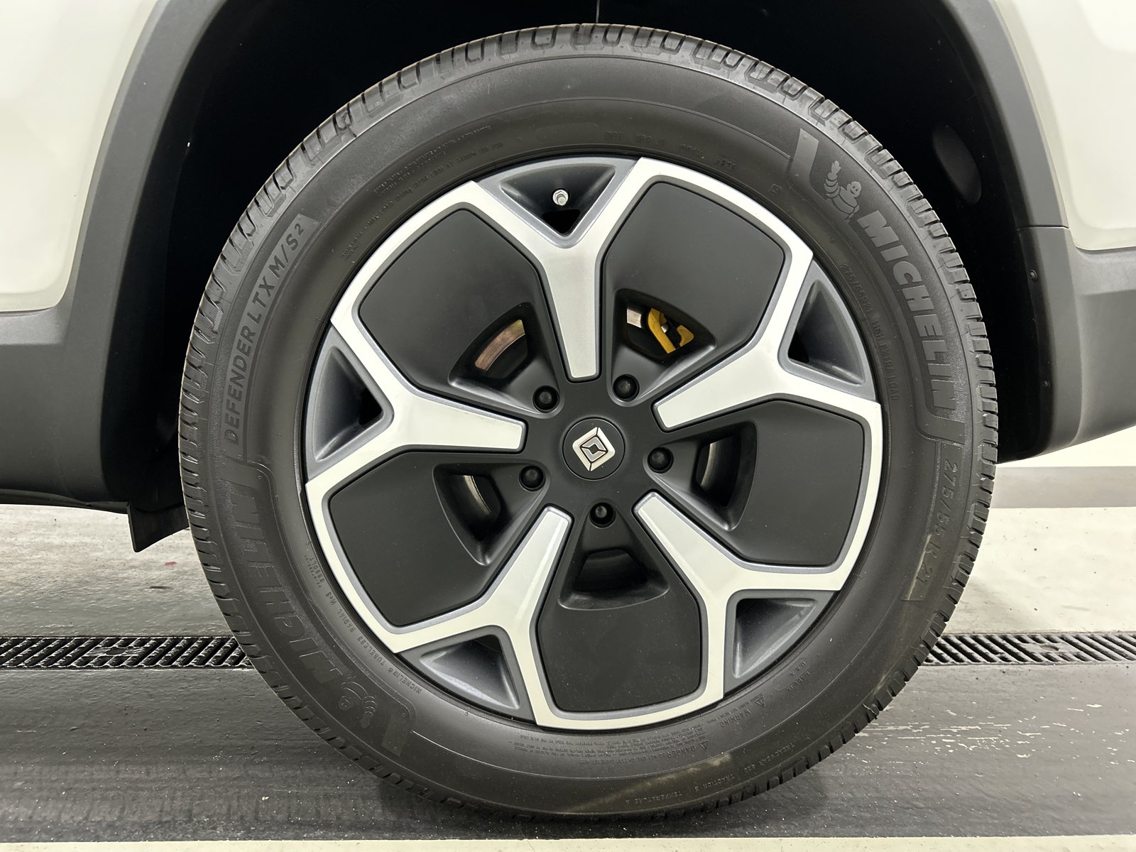 Used 2023 Rivian R1S Adventure AWD/4WD image 10