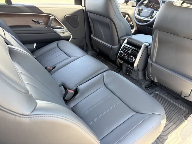 New 2026 Land Rover Range Rover Long Wheelbase SE AWD/4WD image 13
