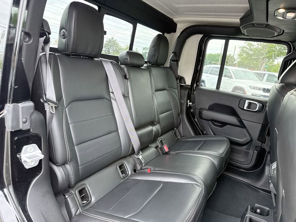Used 2022 Jeep Gladiator Overland w/ Popular Equipment Package AWD/4WD image 25