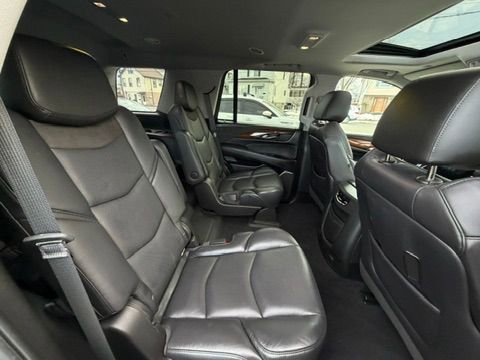 Used 2019 Cadillac Escalade Luxury AWD/4WD image 30