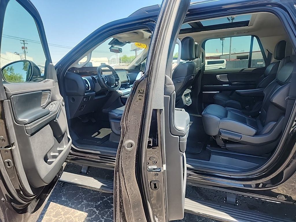 Used 2025 Ford Expedition Max Platinum AWD/4WD image 11