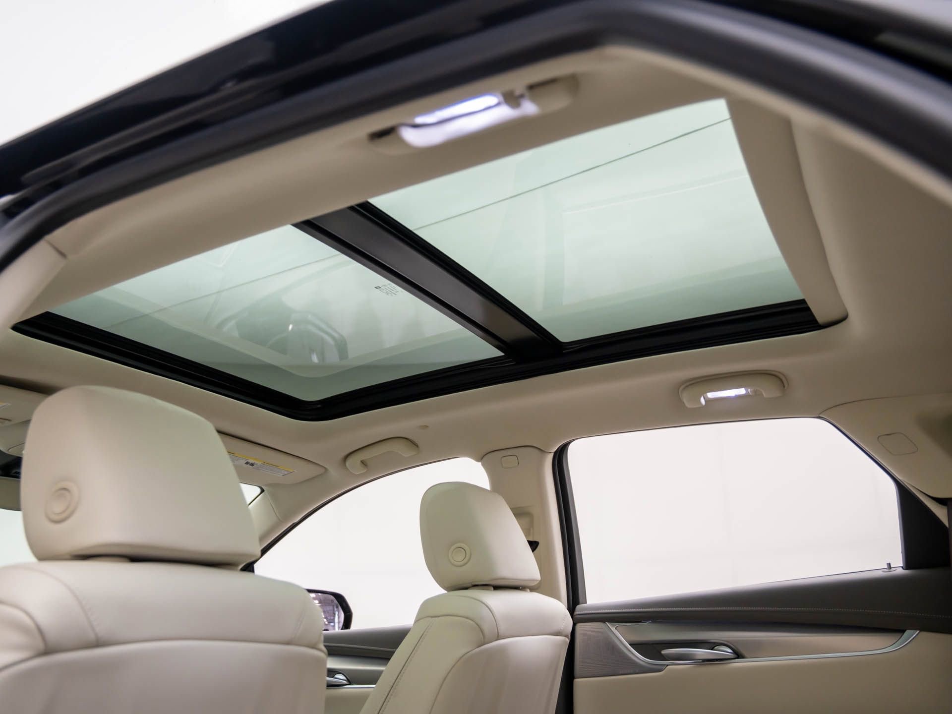 Certified 2025 Cadillac XT5 Premium Luxury w/ LPO, Floor Liner Package image 22