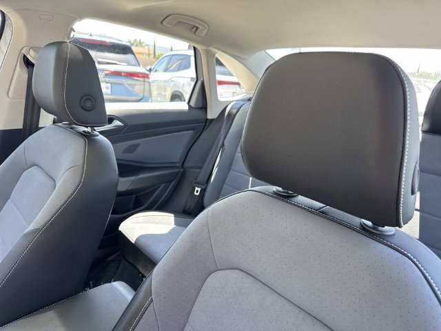 New 2026 Volkswagen Jetta SE FWD image 23