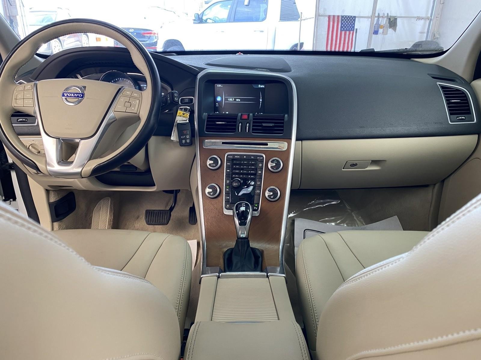 Used 2016 Volvo XC60 T5 Platinum w/ Climate Package image 13