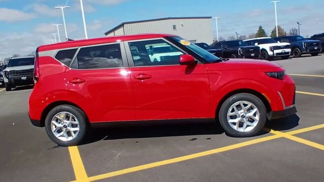 Certified 2025 Kia Soul LX w/ LX Technology Package FWD image 4