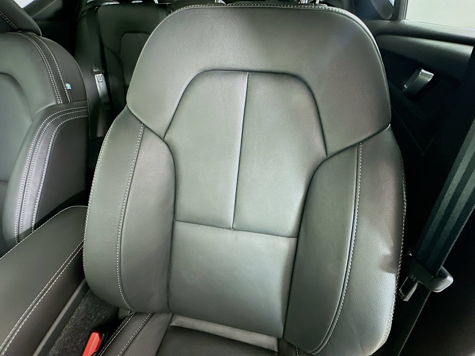 Used 2026 Volvo XC40 B5 Plus AWD/4WD image 38