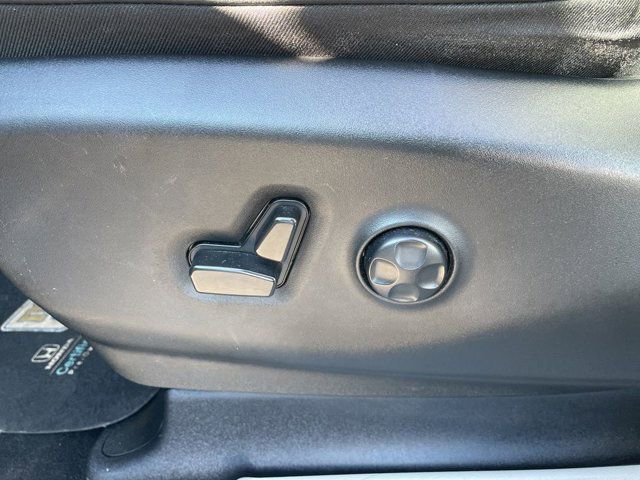 Used 2023 Chrysler Pacifica Touring-L image 8
