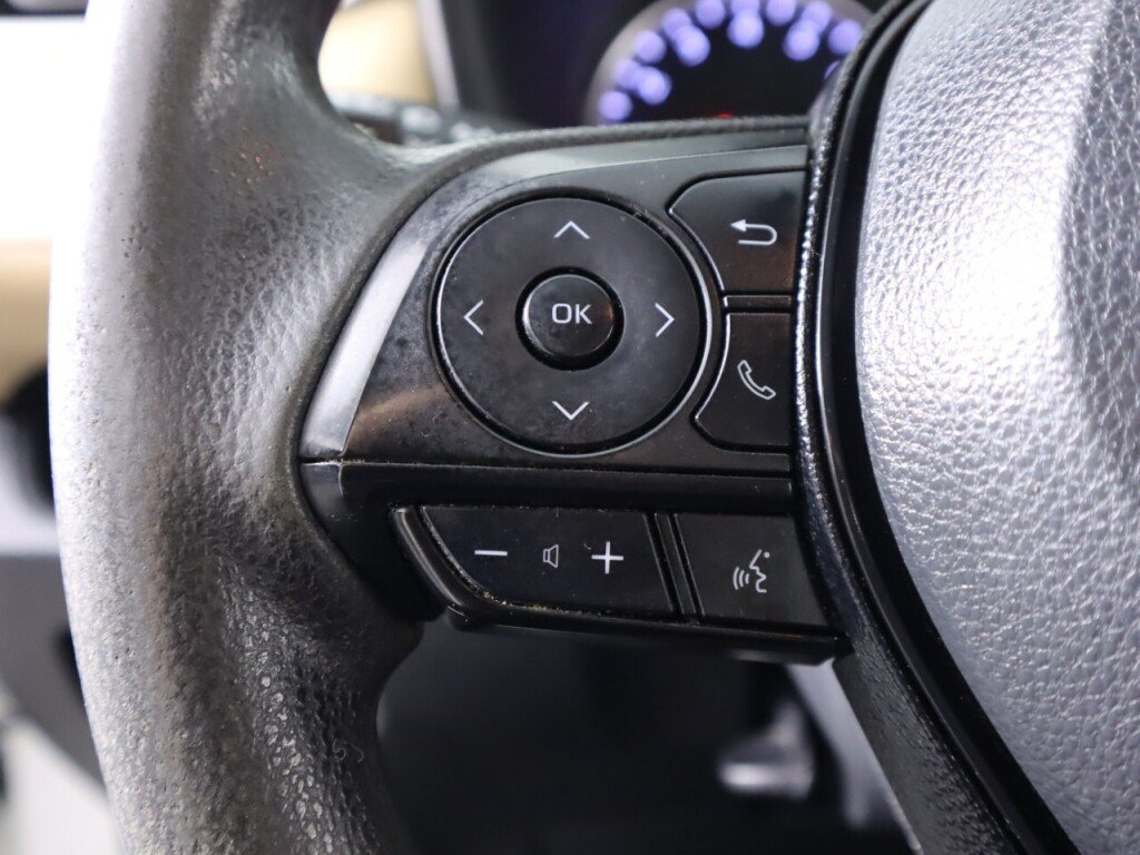 Used 2021 Toyota RAV4 LE FWD image 12