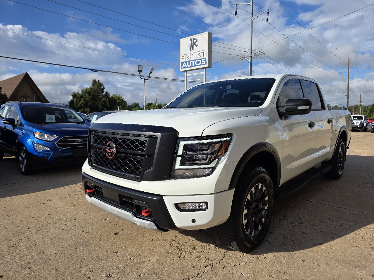 Used 2024 Nissan Titan PRO-4X w/ Pro-4x Convenience Package image 3