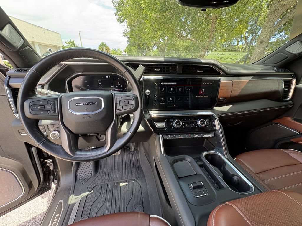 Used 2024 GMC Sierra 2500 Denali Ultimate AWD/4WD image 7
