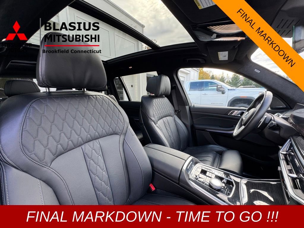 Used 2025 BMW X7 M60i w/ Climate Comfort Package image 13