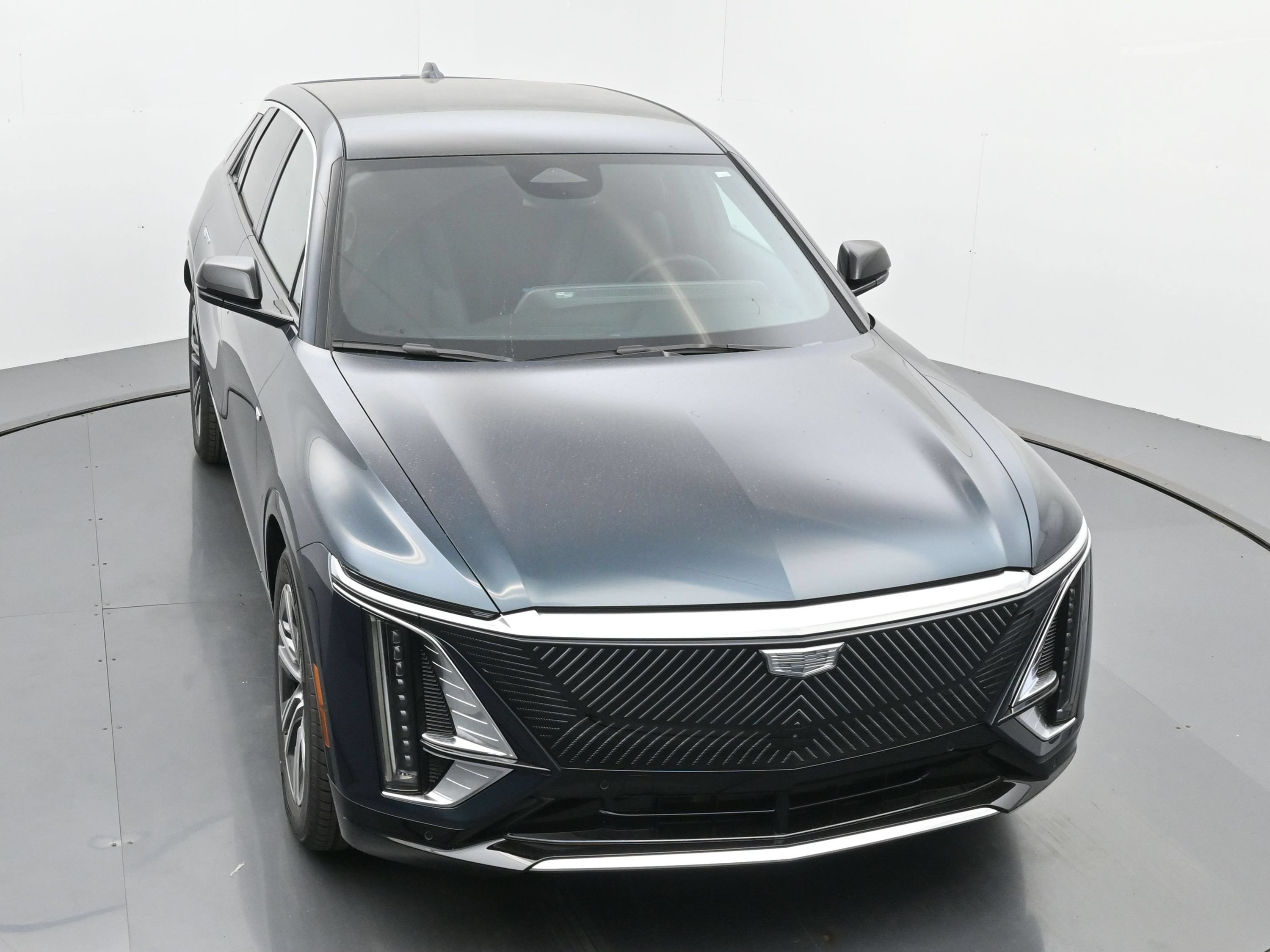 New 2026 Cadillac Lyriq Luxury w/ LPO, Floor Liner Package AWD/4WD image 30