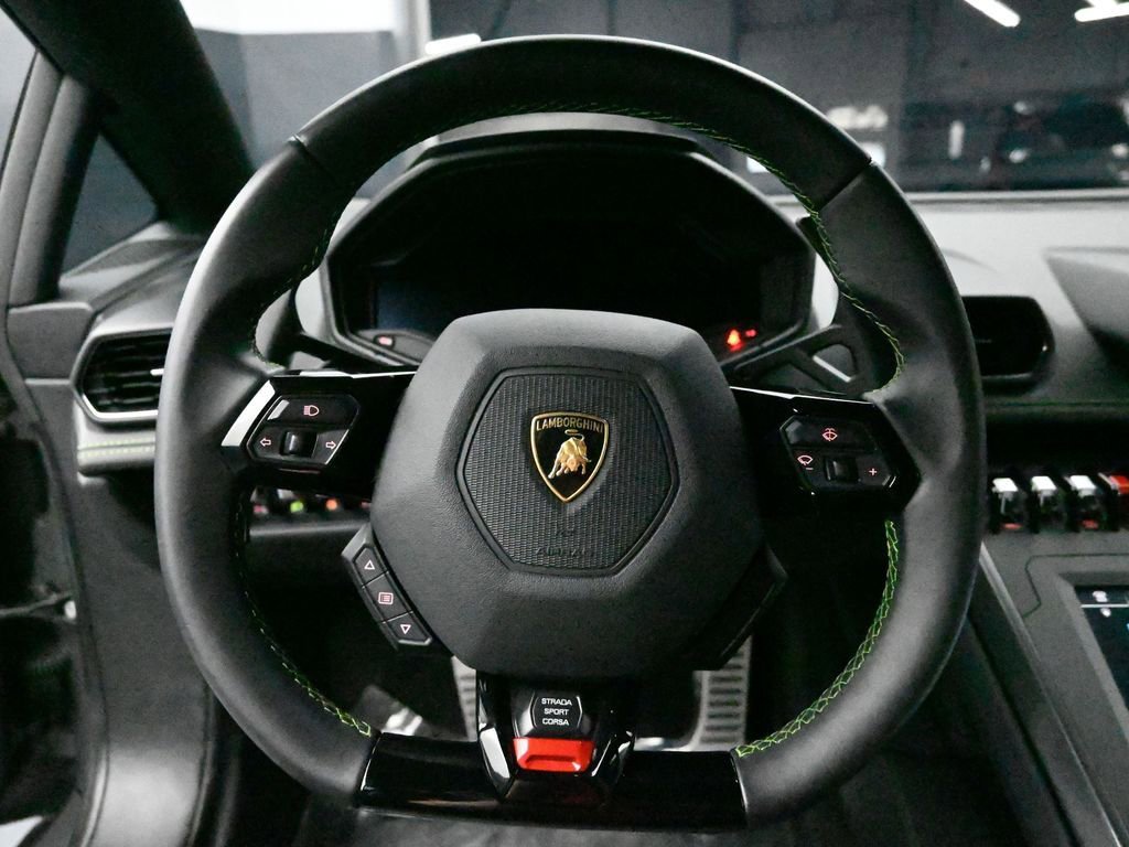 Used 2023 Lamborghini Huracan EVO image 16