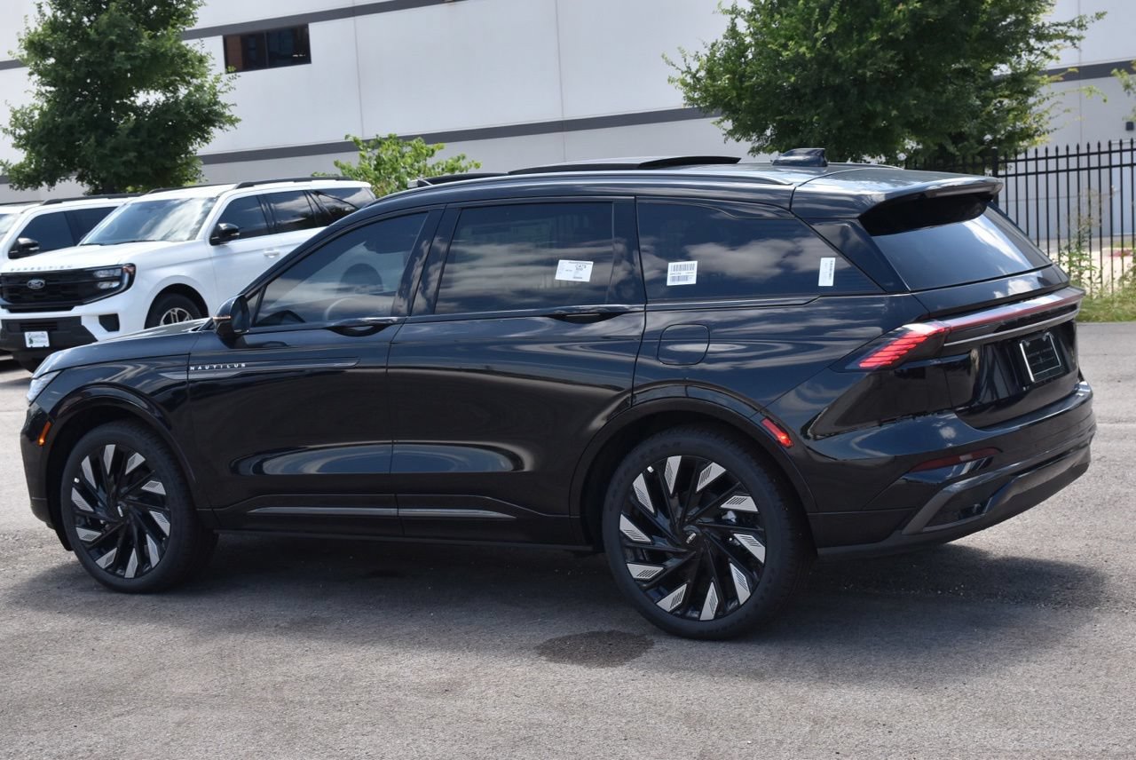 New 2026 Lincoln Nautilus Reserve w/ Jet Appearance Package AWD/4WD image 17