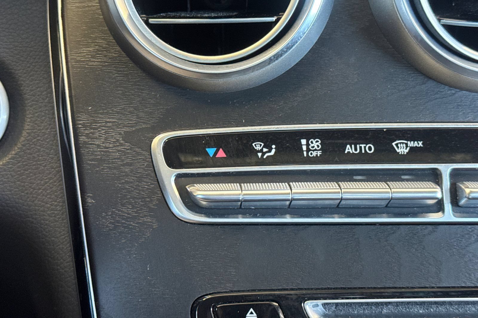Used 2018 Mercedes-Benz GLC 350e 4MATIC image 28
