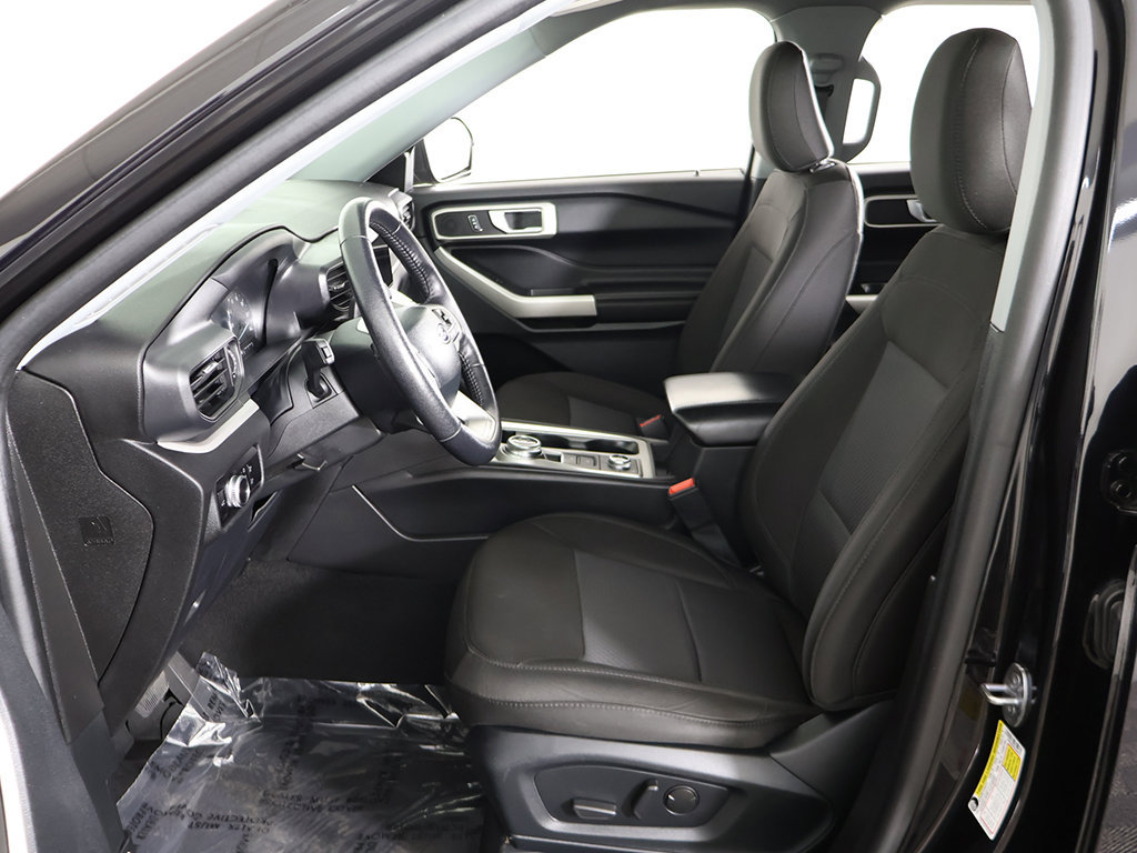 Used 2023 Ford Explorer XLT AWD/4WD image 30