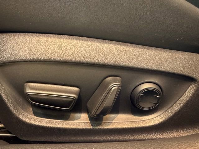 New 2025 Toyota Prius Plug-In Hybrid image 18