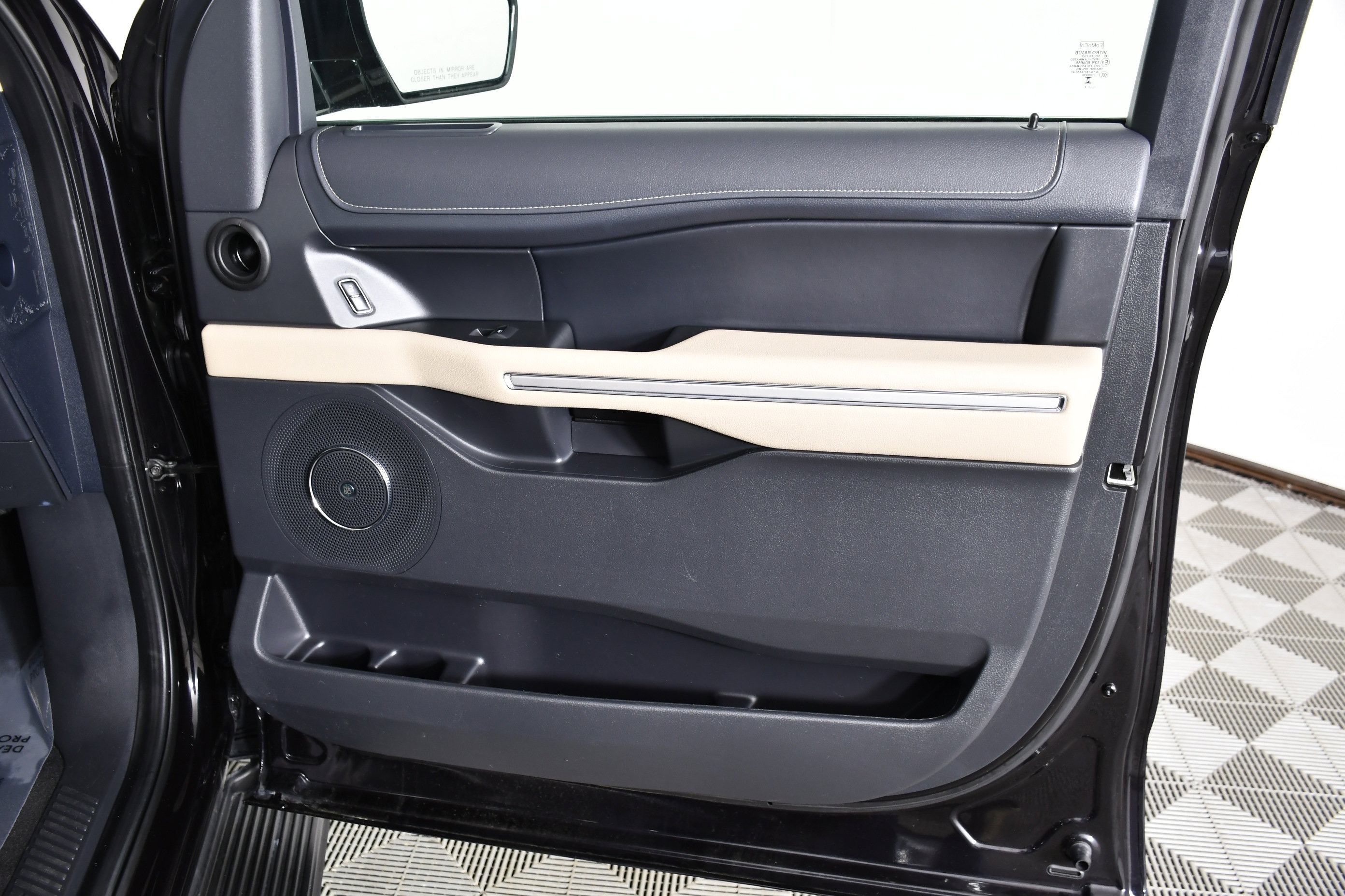 Used 2024 Ford Expedition Limited image 32