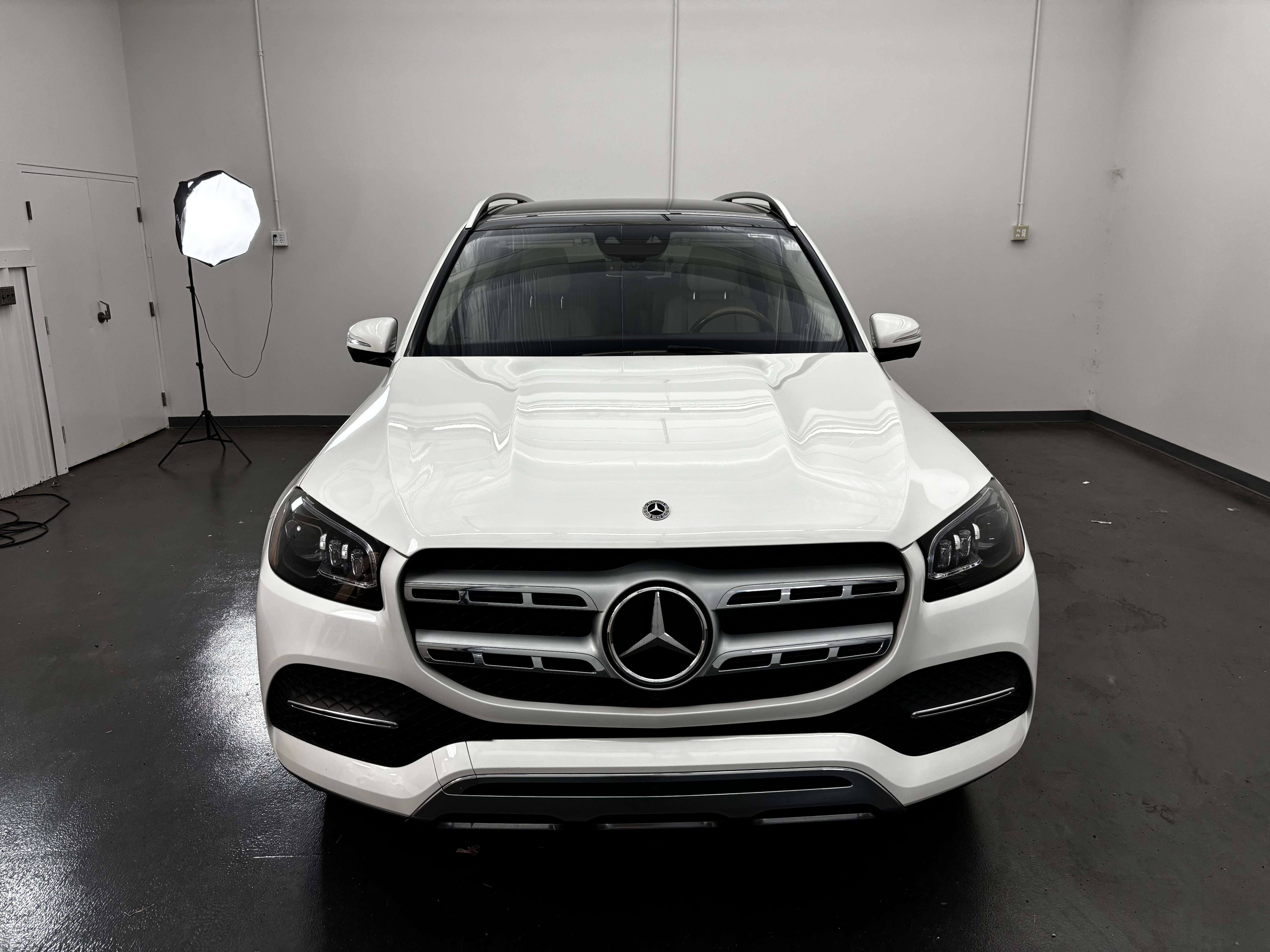 Used 2021 Mercedes-Benz GLS 450 4MATIC image 2