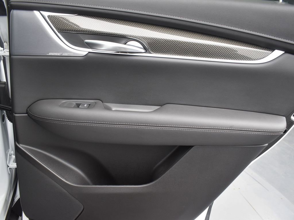 Used 2022 Cadillac XT5 Sportv w/ LPO, ONYX Package image 32