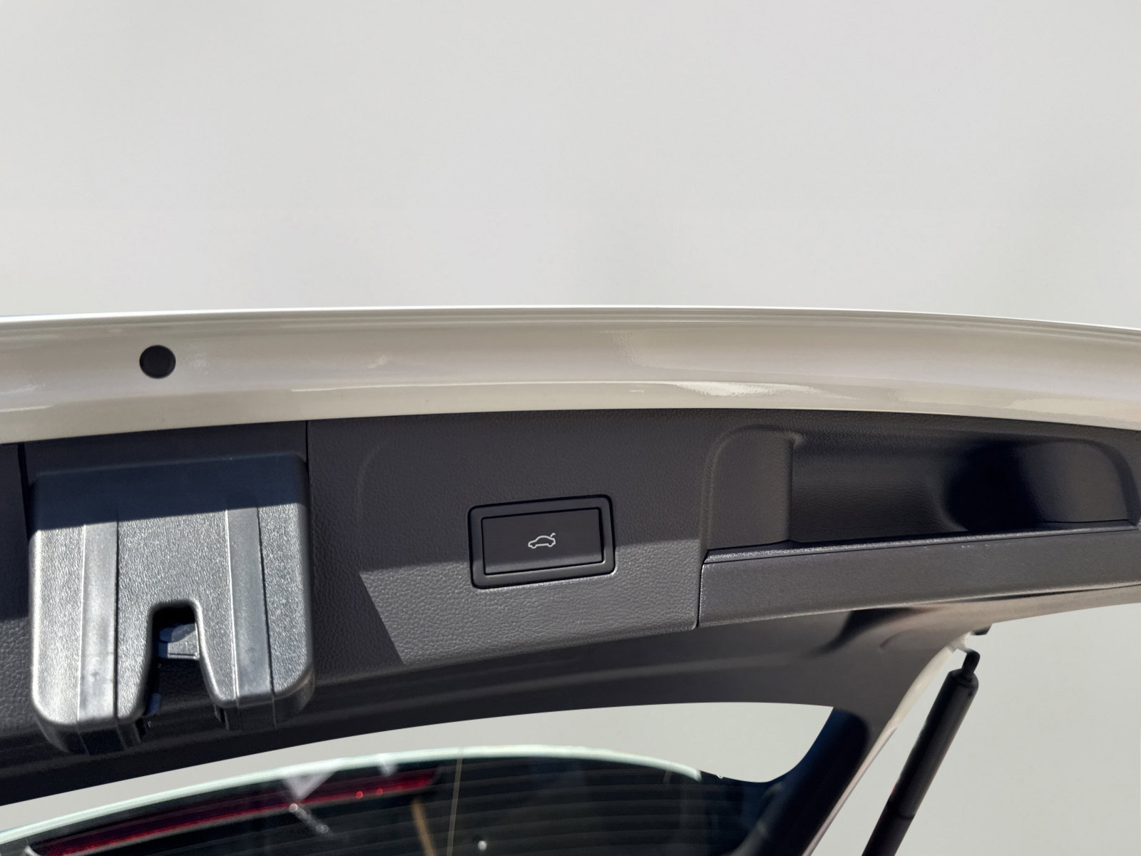 New 2026 Volkswagen Atlas SE image 8