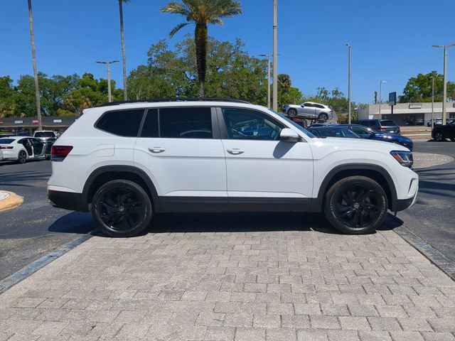 Certified 2023 Volkswagen Atlas SE w/ Panoramic Sunroof Package image 2