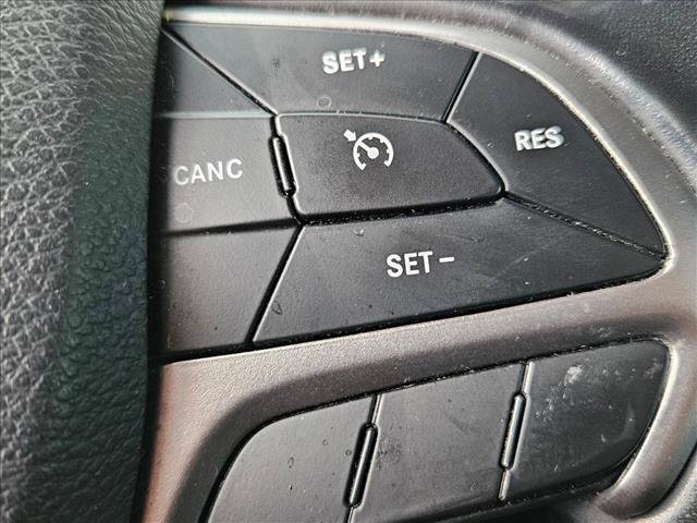 Used 2020 Jeep Grand Cherokee Altitude RWD image 16