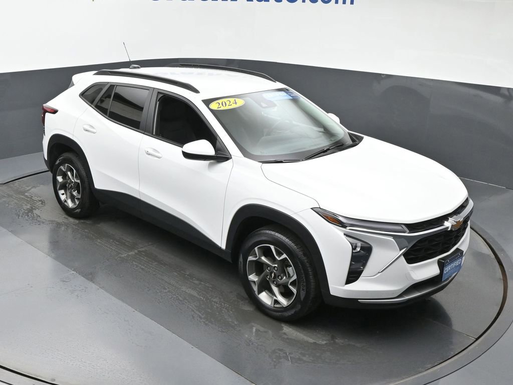 Certified 2024 Chevrolet Trax LT w/ Driver Confidence Package image 2