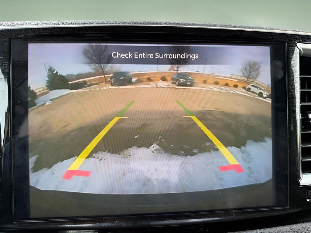 Used 2023 Chrysler Pacifica Touring-L image 24