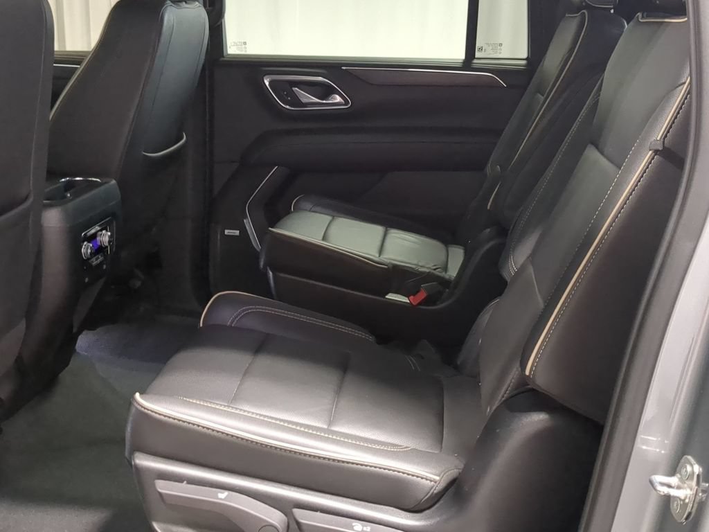 Used 2023 GMC Yukon XL SLT w/ SLT Premium Package AWD/4WD image 24