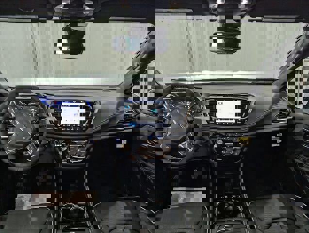 New 2026 Chrysler Pacifica Limited w/ Trailer Tow Group image 44