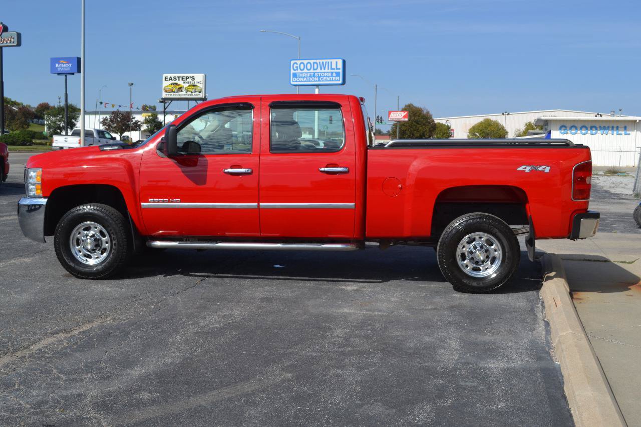Used 2010 Chevrolet Silverado 2500 W/T AWD/4WD image 4