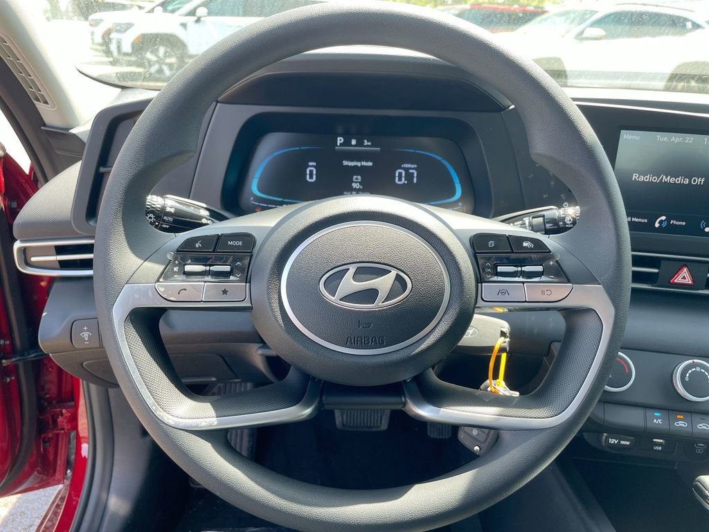 Certified 2025 Hyundai Elantra SE image 41