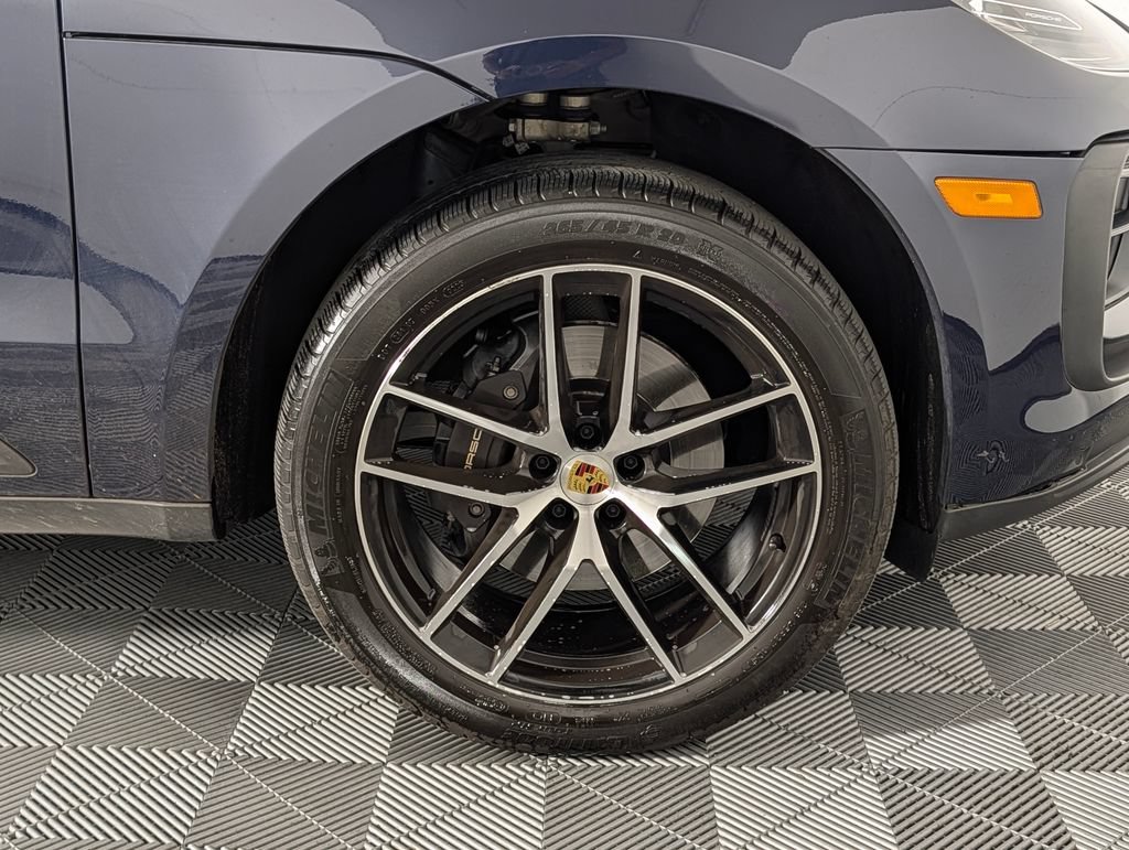 Certified 2023 Porsche Macan AWD/4WD image 14