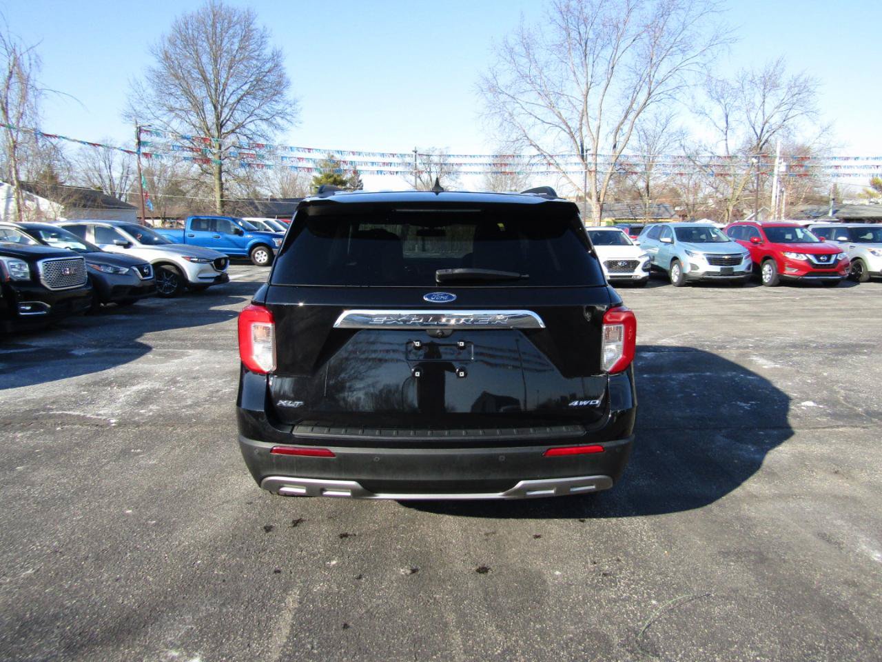 Used 2022 Ford Explorer XLT w/ Equipment Group 202A AWD/4WD image 6