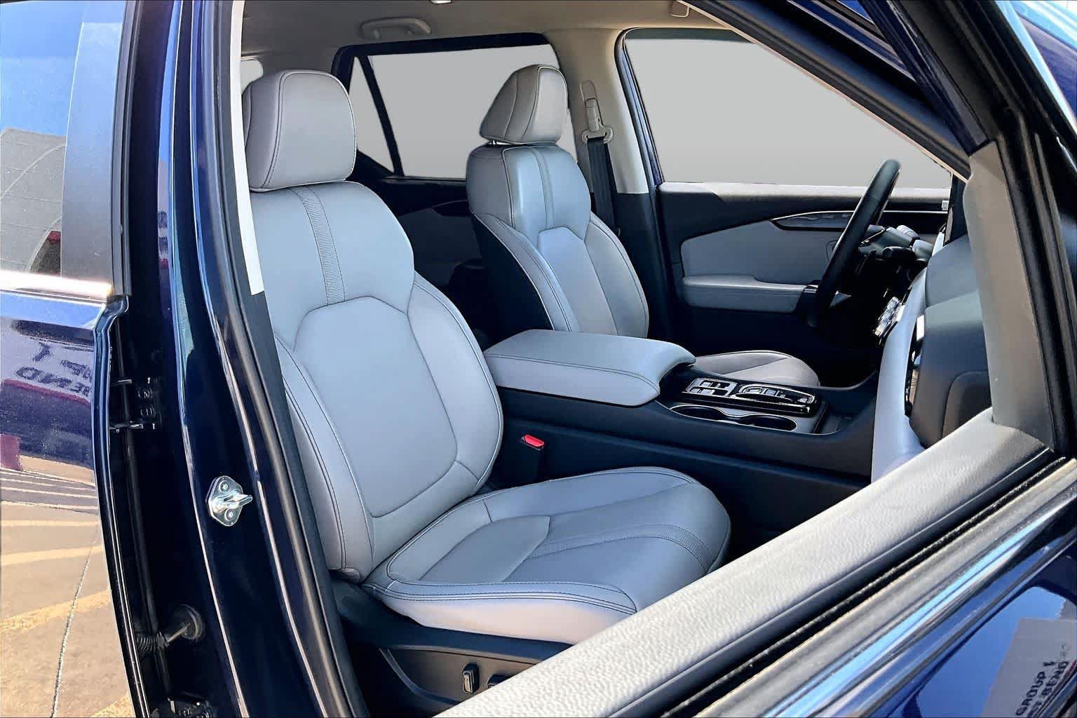 Used 2025 Honda Pilot EX-L image 9