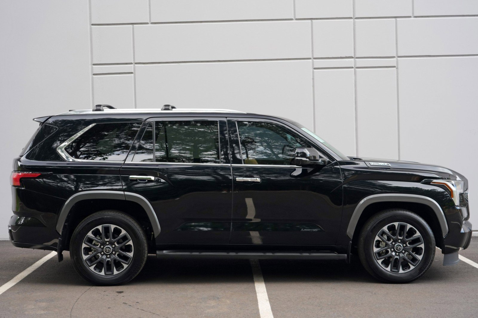 Used 2024 Toyota Sequoia Limited RWD image 58