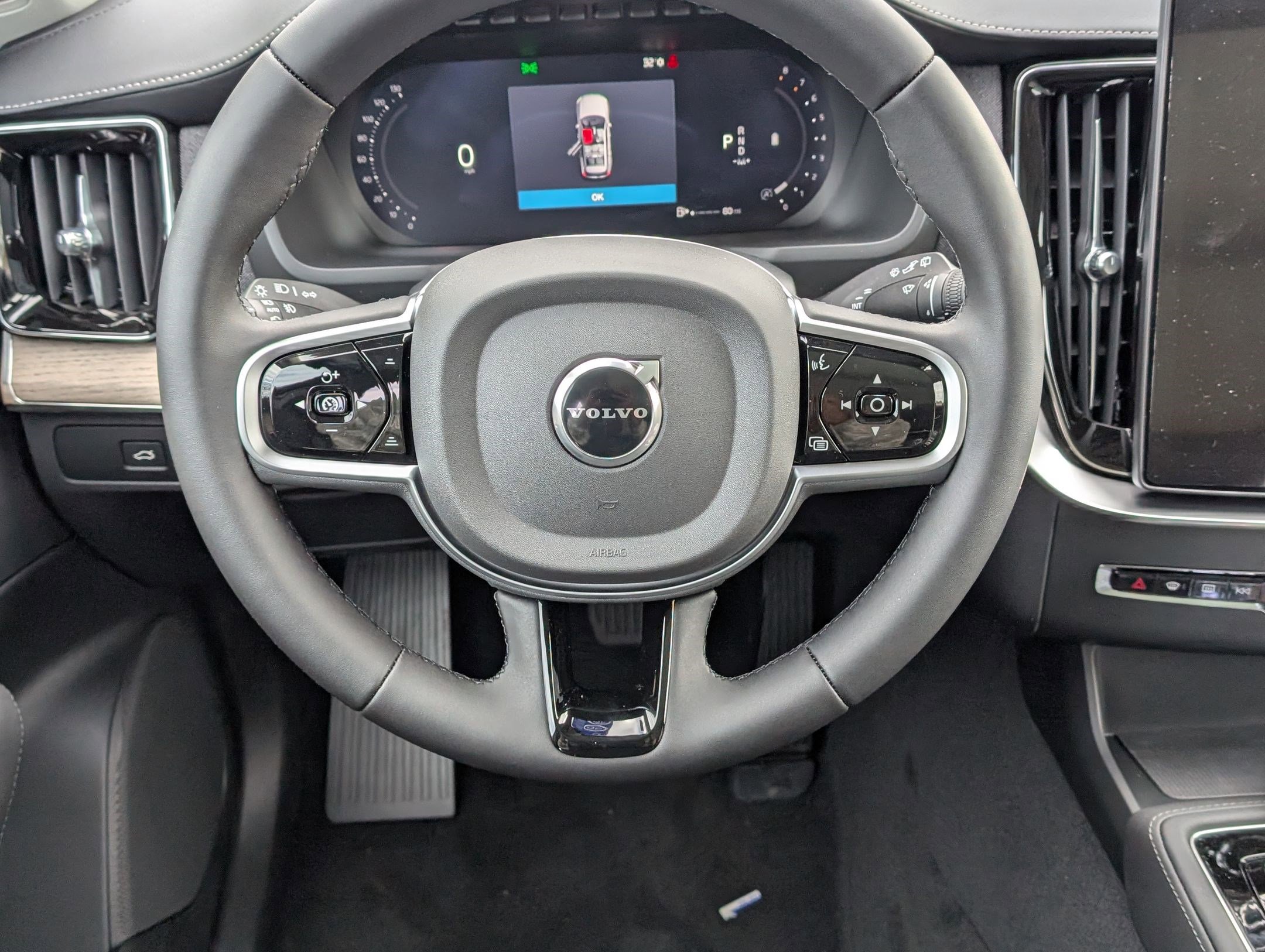 New 2026 Volvo XC90 B6 Plus w/ Protection Package Premier image 14