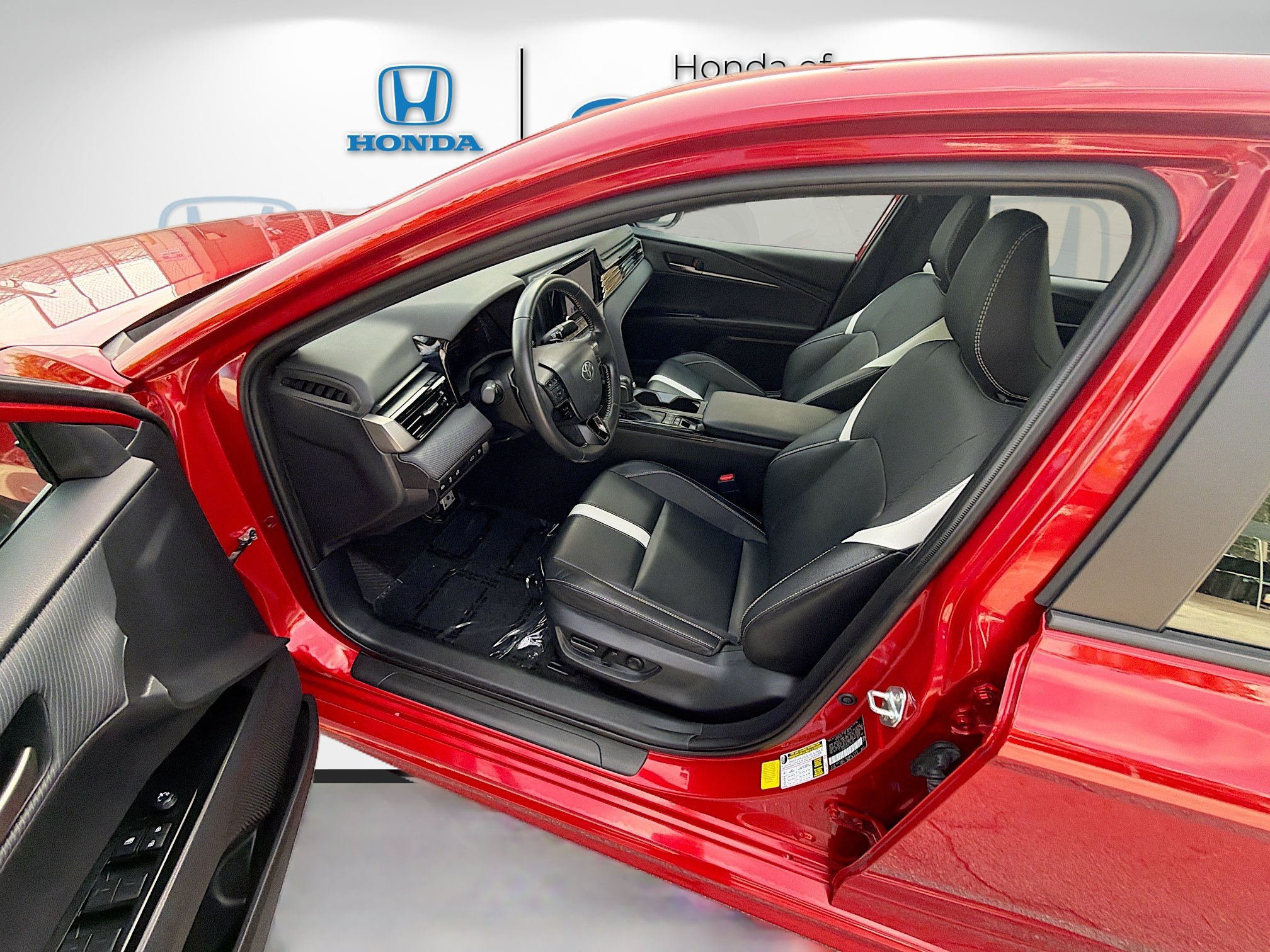 Used 2025 Toyota Camry SE FWD image 18