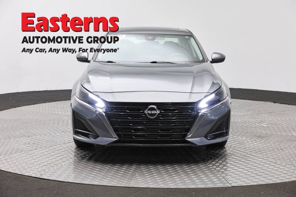 Used 2023 Nissan Altima 2.5 SV w/ SV Premium Package AWD/4WD image 2