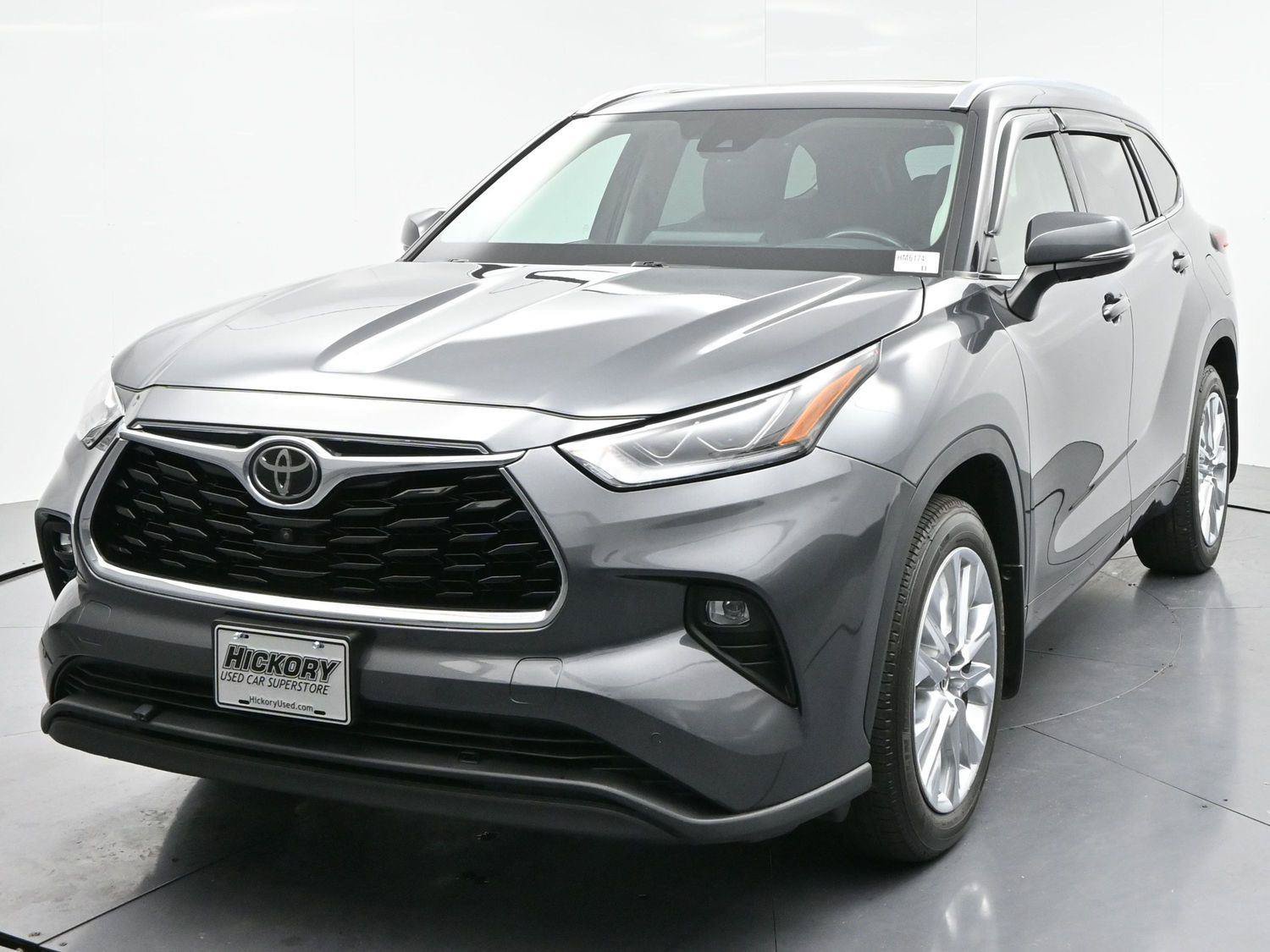 Used 2021 Toyota Highlander Limited AWD/4WD image 3