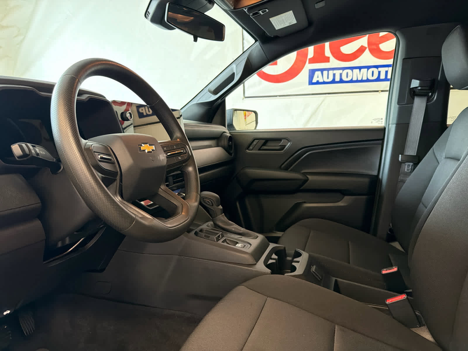 Used 2024 Chevrolet Colorado W/T image 14