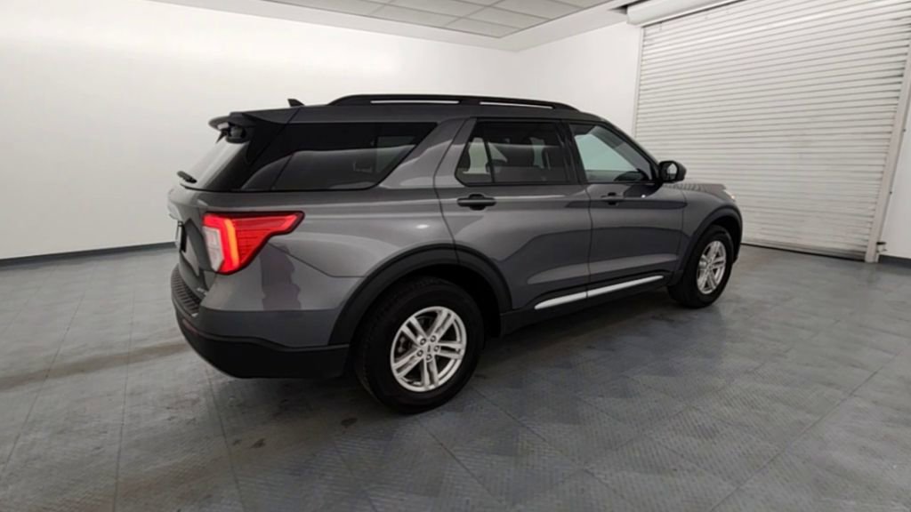 Used 2023 Ford Explorer XLT w/ Equipment Group 202A image 8