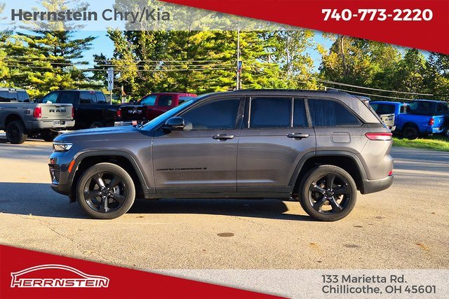 Used 2023 Jeep Grand Cherokee Altitude image 4