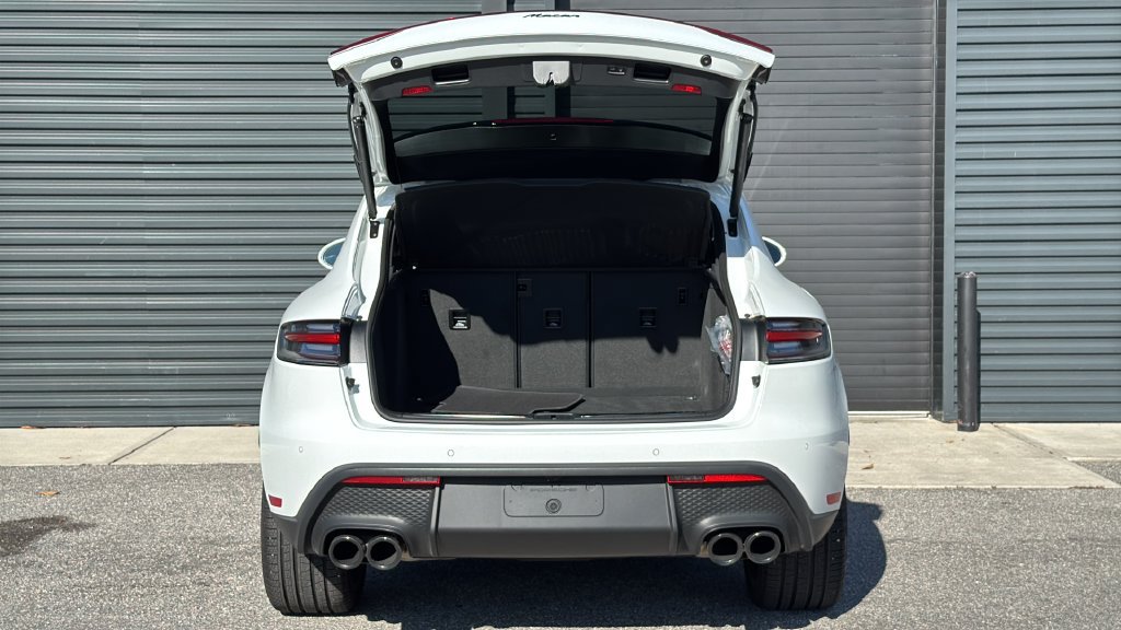 Certified 2026 Porsche Macan AWD/4WD image 18