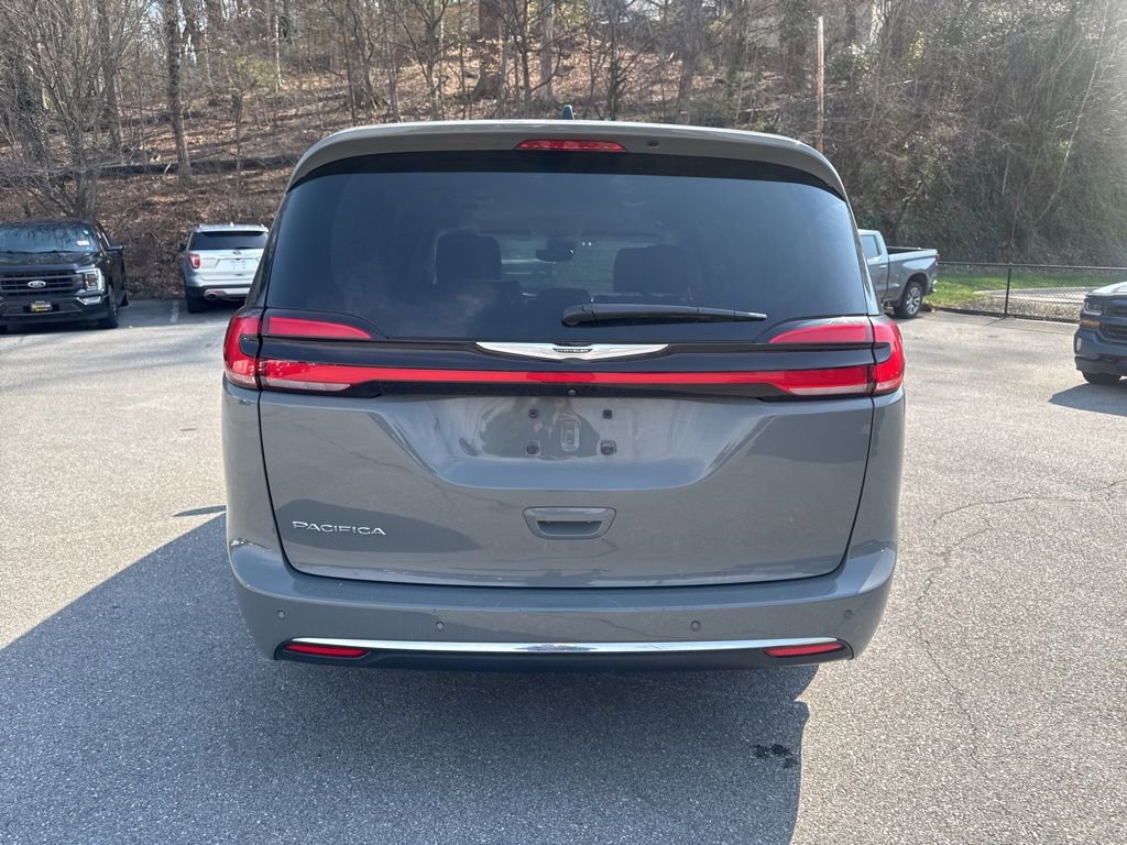 Used 2023 Chrysler Pacifica Touring-L image 5
