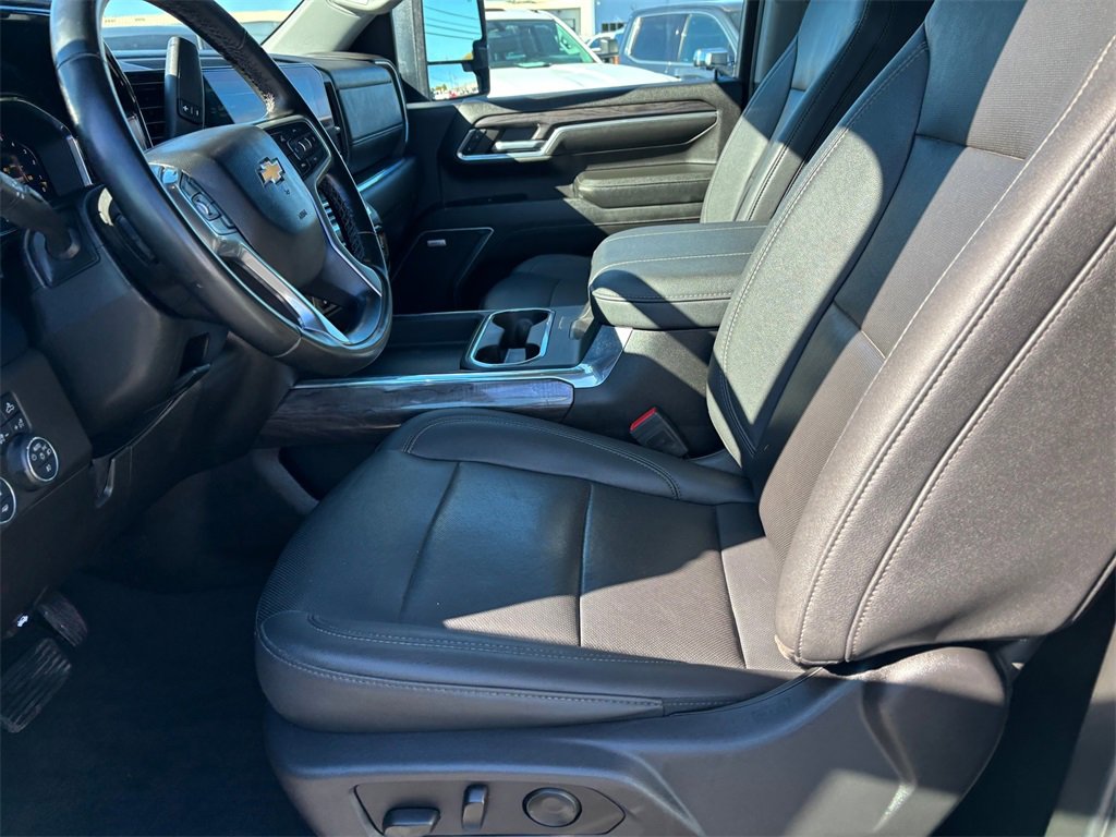 Used 2024 Chevrolet Silverado 2500 LTZ w/ LTZ Texas Edition image 9
